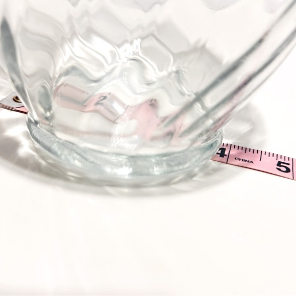 VINTAGE 9” Fluted Swirled Clear Glass Flower Vase - Picture 10 of 11